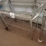 01 CARRINHO PARA SERVIÇO CROMADO. (NO ESTADO) ATENÇÃO! FAZER A VISITAÇÃO ANTES DE ARREMATAR, NÃO SABEMOS SE FUNCIONA. LEILÃO NÃO TEM GARANTIA E NEM DEVOLUÇÃO, SUJEITO A POSSÍVEIS AVARIAS VISÍVEIS/OCULTAS E/OU AUSÊNCIA DE COMPONENTES.