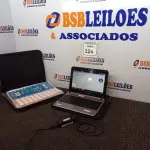 LOTE 324 - 01 NETBOOK POSITIVO COM FONTE E 01 FICHÁRIO. (NO ESTADO) ATENÇÃO! FAZER A VISITAÇÃO ANTES DE ARREMATAR, NÃO SABEMOS SE FUNCIONA. LEILÃO NÃO TEM GARANTIA E NEM DEVOLUÇÃO, SUJEITO A POSSÍVEIS AVARIAS VISÍVEIS/OCULTAS E/OU AUSÊNCIA DE COMPONENTES.