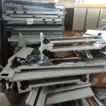 LOTE 121 - 01 PALETE DE MÓVEIS MODULARES. (PALETE NÃO INCLUSO). (NO ESTADO EM QUE SE ENCONTRA. SUJEITO A AVARIAS OCULTAS/VISÍVEIS.)