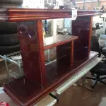 LOTE 349 - 01 RACK EM MADEIRA. (NO ESTADO) ATENÇÃO! FAZER A VISITAÇÃO ANTES DE ARREMATAR, NÃO SABEMOS SE FUNCIONA. LEILÃO NÃO TEM GARANTIA E NEM DEVOLUÇÃO, SUJEITO A POSSÍVEIS AVARIAS VISÍVEIS/OCULTAS E/OU AUSÊNCIA DE COMPONENTES.