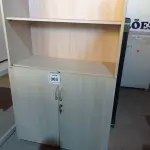LOTE 363 - 01 ARMÁRIO EM MADEIRA PARA ESCRITÓRIO COM 02 PORTAS E PRATELEIRA. (NO ESTADO) ATENÇÃO! FAZER A VISITAÇÃO ANTES DE ARREMATAR, NÃO SABEMOS SE FUNCIONA. LEILÃO NÃO TEM GARANTIA E NEM DEVOLUÇÃO, SUJEITO A POSSÍVEIS AVARIAS VISÍVEIS/OCULTAS E/OU AUSÊNCIA DE COMPONENTES.