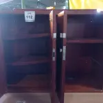 LOTE 112 - 01 ARMÁRIO EM MADEIRA COM 04 PORTAS. (NO ESTADO EM QUE SE ENCONTRA. SUJEITO A AVARIAS OCULTAS/VISÍVEIS.)