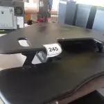 LOTE 245 - 01 VARIDESK. (NO ESTADO EM QUE SE ENCONTRA. SUJEITO A AVARIAS OCULTAS/VISÍVEIS.)