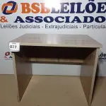 LOTE 077 - 01 MESA PARA COMPUTADOR. (NO ESTADO EM QUE SE ENCONTRA. SUJEITO A AVARIAS OCULTAS/VISÍVEIS.)