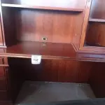 LOTE 002 - 01 MESA EM MADEIRA COM 04 GAVETAS.  S/N 000469FND