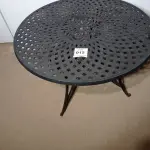 LOTE 012 - 01 GARDEN TABLE. (MESA DE JARDIM) (NO ESTADO EM QUE SE ENCONTRA. SUJEITO A AVARIAS OCULTAS/VISÍVEIS.) BH1670G