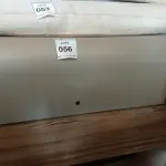LOTE 056 - 01 ARMÁRIO SUSPENSO. (NO ESTADO EM QUE SE ENCONTRA. SUJEITO A AVARIAS OCULTAS/VISÍVEIS.)
