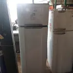 LOTE 427 - 01 GELADEIRA ESMALTEC. (NO ESTADO) ATENÇÃO! FAZER A VISITAÇÃO ANTES DE ARREMATAR, NÃO SABEMOS SE FUNCIONA. LEILÃO NÃO TEM GARANTIA E NEM DEVOLUÇÃO, SUJEITO A POSSÍVEIS AVARIAS VISÍVEIS/OCULTAS E/OU AUSÊNCIA DE COMPONENTES.