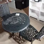 LOTE 087 - 02 GARDEN CHAIR. (CADEIRAS DE JARDIM) E 01 GARDEN IRON TABLE (MESA DE FERRO DE JARDIM) (NO ESTADO EM QUE SE ENCONTRA. SUJEITO A AVARIAS OCULTAS/VISÍVEIS.) AV9410R/ AV9419E/ AV9419G