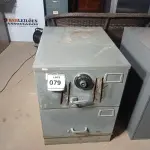 LOTE 079 - COFRE. (NO ESTADO EM QUE SE ENCONTRA. SUJEITO A AVARIAS OCULTAS/VISÍVEIS.) AV9605V