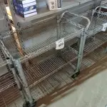 LOTE 400 - 01 CARRINHO PARA SERVIÇO CROMADO. (NO ESTADO) ATENÇÃO! FAZER A VISITAÇÃO ANTES DE ARREMATAR, NÃO SABEMOS SE FUNCIONA. LEILÃO NÃO TEM GARANTIA E NEM DEVOLUÇÃO, SUJEITO A POSSÍVEIS AVARIAS VISÍVEIS/OCULTAS E/OU AUSÊNCIA DE COMPONENTES.
