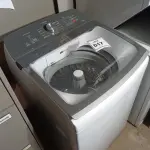 LOTE 017 - 01 MÁQUINA DE LAVAR ROUPA BRASTEMP 12KG 220V. (WASHER). (NO ESTADO EM QUE SE ENCONTRA. SUJEITO A AVARIAS OCULTAS/VISÍVEIS.) BF8538B