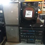 LOTE 257 - 01 APARELHO DE SOM SANYO COM TOCA DISCO. (NO ESTADO) ATENÇÃO! FAZER A VISITAÇÃO ANTES DE ARREMATAR, NÃO SABEMOS SE FUNCIONA. LEILÃO NÃO TEM GARANTIA E NEM DEVOLUÇÃO, SUJEITO A POSSÍVEIS AVARIAS VISÍVEIS/OCULTAS E/OU AUSÊNCIA DE COMPONENTES.