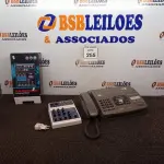 LOTE 255 - 01 FAX PANASONIC E 01 ÁUDIO MIXER CONSOLE 4 CANAIS.  (NO ESTADO) ATENÇÃO! FAZER A VISITAÇÃO ANTES DE ARREMATAR, NÃO SABEMOS SE FUNCIONA. LEILÃO NÃO TEM GARANTIA E NEM DEVOLUÇÃO, SUJEITO A POSSÍVEIS AVARIAS VISÍVEIS/OCULTAS E/OU AUSÊNCIA DE COMPONENTES.