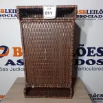 LOTE 011 - 01 COFFEE TABLE. (MESA DE CENTRO) (NO ESTADO EM QUE SE ENCONTRA. SUJEITO A AVARIAS OCULTAS/VISÍVEIS.) BH1484U