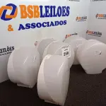 LOTE 256 - 06 DISPENSES DE PAPEL. (NO ESTADO) ATENÇÃO! FAZER A VISITAÇÃO ANTES DE ARREMATAR, NÃO SABEMOS SE FUNCIONA. LEILÃO NÃO TEM GARANTIA E NEM DEVOLUÇÃO, SUJEITO A POSSÍVEIS AVARIAS VISÍVEIS/OCULTAS E/OU AUSÊNCIA DE COMPONENTES.