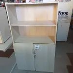 LOTE 363 - 01 ARMÁRIO EM MADEIRA PARA ESCRITÓRIO COM 02 PORTAS E PRATELEIRA. (NO ESTADO) ATENÇÃO! FAZER A VISITAÇÃO ANTES DE ARREMATAR, NÃO SABEMOS SE FUNCIONA. LEILÃO NÃO TEM GARANTIA E NEM DEVOLUÇÃO, SUJEITO A POSSÍVEIS AVARIAS VISÍVEIS/OCULTAS E/OU AUSÊNCIA DE COMPONENTES.