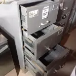 LOTE 027 - 01 COFRE. (NO ESTADO EM QUE SE ENCONTRA. SUJEITO A AVARIAS OCULTAS/VISÍVEIS.) BJ7373J