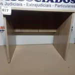 LOTE 077 - 01 MESA PARA COMPUTADOR. (NO ESTADO EM QUE SE ENCONTRA. SUJEITO A AVARIAS OCULTAS/VISÍVEIS.)