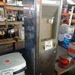 LOTE 263 - 01 BEBEDOURO PARA GARRAFÃO IBBL. (NO ESTADO) ATENÇÃO! FAZER A VISITAÇÃO ANTES DE ARREMATAR, NÃO SABEMOS SE FUNCIONA. LEILÃO NÃO TEM GARANTIA E NEM DEVOLUÇÃO, SUJEITO A POSSÍVEIS AVARIAS VISÍVEIS/OCULTAS E/OU AUSÊNCIA DE COMPONENTES.