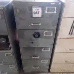 LOTE 037 - 01 COFRE (NO ESTADO EM QUE SE ENCONTRA. SUJEITO A AVARIAS OCULTAS/VISÍVEIS.) BH1466A