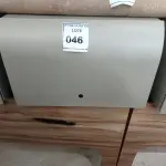 LOTE 046 - 01 ARMÁRIO SUSPENSO. (NO ESTADO EM QUE SE ENCONTRA. SUJEITO A AVARIAS OCULTAS/VISÍVEIS.)