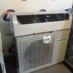 LOTE 318 - 01 AR CONDICIONADO TEMPSTAR 9.000BTUS COM EVAPORADORA ELECTROLUX. (NO ESTADO) ATENÇÃO! FAZER A VISITAÇÃO ANTES DE ARREMATAR, NÃO SABEMOS SE FUNCIONA. LEILÃO NÃO TEM GARANTIA E NEM DEVOLUÇÃO, SUJEITO A POSSÍVEIS AVARIAS VISÍVEIS/OCULTAS E/OU AUSÊNCIA DE COMPONENTES.