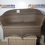 LOTE 075 - 01 GARDEN SOFA (SOFÁ DE JARDIM). (NO ESTADO EM QUE SE ENCONTRA. SUJEITO A AVARIAS OCULTAS/VISÍVEIS.) AV9901Y