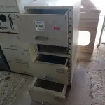 LOTE 039 - 01 COFRE. (NO ESTADO EM QUE SE ENCONTRA. SUJEITO A AVARIAS OCULTAS/VISÍVEIS.) 2773C5