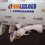 LOTE 421 - 01 LOTE COM 02 CHUVEIROS ELÉTRICOS E 03 FERROS DE PASSAR ROUPAS. (NO ESTADO) ATENÇÃO! FAZER A VISITAÇÃO ANTES DE ARREMATAR, NÃO SABEMOS SE FUNCIONA. LEILÃO NÃO TEM GARANTIA E NEM DEVOLUÇÃO, SUJEITO A POSSÍVEIS AVARIAS VISÍVEIS/OCULTAS E/OU AUSÊNCIA DE COMPONENTES.