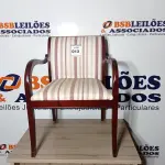 LOTE 013 - 01 CADEIRA ACENTO LISTRADO. (NO ESTADO EM QUE SE ENCONTRA. SUJEITO A AVARIAS OCULTAS/VISÍVEIS.)