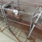 LOTE 389 - 01 CARRINHO PARA SERVIÇO CROMADO. (NO ESTADO) ATENÇÃO! FAZER A VISITAÇÃO ANTES DE ARREMATAR, NÃO SABEMOS SE FUNCIONA. LEILÃO NÃO TEM GARANTIA E NEM DEVOLUÇÃO, SUJEITO A POSSÍVEIS AVARIAS VISÍVEIS/OCULTAS E/OU AUSÊNCIA DE COMPONENTES.
