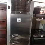 LOTE 024 - 01 REFRIGERATOR TRAULSEN 110V MODELO G10.000. (NO ESTADO EM QUE SE ENCONTRA. SUJEITO A AVARIAS OCULTAS/VISÍVEIS.) AV9668P