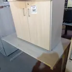 LOTE 362 - 01 ARMÁRIO EM MADEIRA PARA ESCRITÓRIO E 01 MESA EM MADEIRA PARA ESCRITÓRIO. (NO ESTADO) ATENÇÃO! FAZER A VISITAÇÃO ANTES DE ARREMATAR, NÃO SABEMOS SE FUNCIONA. LEILÃO NÃO TEM GARANTIA E NEM DEVOLUÇÃO, SUJEITO A POSSÍVEIS AVARIAS VISÍVEIS/OCULTAS E/OU AUSÊNCIA DE COMPONENTES.
