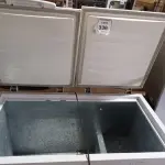 LOTE 336 - 01 FREEZER HORIZONTAL 2 TAMPAS 220VOLTS. (NO ESTADO) ATENÇÃO! FAZER A VISITAÇÃO ANTES DE ARREMATAR, NÃO SABEMOS SE FUNCIONA. LEILÃO NÃO TEM GARANTIA E NEM DEVOLUÇÃO, SUJEITO A POSSÍVEIS AVARIAS VISÍVEIS/OCULTAS E/OU AUSÊNCIA DE COMPONENTES.