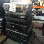 LOTE 258 - 06 APARELHOS DE VÍDEO CASSETE VHS E 01 APARELHO DE DVD MODELOS DIVERSOS. (NO ESTADO) ATENÇÃO! FAZER A VISITAÇÃO ANTES DE ARREMATAR, NÃO SABEMOS SE FUNCIONA. LEILÃO NÃO TEM GARANTIA E NEM DEVOLUÇÃO, SUJEITO A POSSÍVEIS AVARIAS VISÍVEIS/OCULTAS E/OU AUSÊNCIA DE COMPONENTES.
