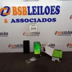 LOTE 326 - 01 CELULAR MOTOROLA E 01 CELULAR SAMSUNG. (NO ESTADO) ATENÇÃO! FAZER A VISITAÇÃO ANTES DE ARREMATAR, NÃO SABEMOS SE FUNCIONA. LEILÃO NÃO TEM GARANTIA E NEM DEVOLUÇÃO, SUJEITO A POSSÍVEIS AVARIAS VISÍVEIS/OCULTAS E/OU AUSÊNCIA DE COMPONENTES.