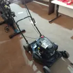 LOTE 411 - 01 CORTADOR DE GRAMA A GASOLINA TOYAMA 146CC. (NO ESTADO) ATENÇÃO! FAZER A VISITAÇÃO ANTES DE ARREMATAR, NÃO SABEMOS SE FUNCIONA. LEILÃO NÃO TEM GARANTIA E NEM DEVOLUÇÃO, SUJEITO A POSSÍVEIS AVARIAS VISÍVEIS/OCULTAS E/OU AUSÊNCIA DE COMPONENTES.