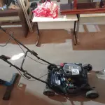 LOTE 411 - 01 CORTADOR DE GRAMA A GASOLINA TOYAMA 146CC. (NO ESTADO) ATENÇÃO! FAZER A VISITAÇÃO ANTES DE ARREMATAR, NÃO SABEMOS SE FUNCIONA. LEILÃO NÃO TEM GARANTIA E NEM DEVOLUÇÃO, SUJEITO A POSSÍVEIS AVARIAS VISÍVEIS/OCULTAS E/OU AUSÊNCIA DE COMPONENTES.