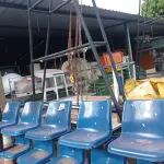 LOTE 437 - 01 LONGARINA 5 LUGARES NA COR AZUL. (NO ESTADO) ATENÇÃO! FAZER A VISITAÇÃO ANTES DE ARREMATAR, NÃO SABEMOS SE FUNCIONA. LEILÃO NÃO TEM GARANTIA E NEM DEVOLUÇÃO, SUJEITO A POSSÍVEIS AVARIAS VISÍVEIS/OCULTAS E/OU AUSÊNCIA DE COMPONENTES.