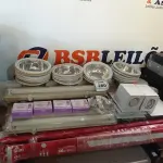 LOTE 280 - 01 LOTE COM LUMINÁRIAS DIVERSAS. (NO ESTADO) ATENÇÃO! FAZER A VISITAÇÃO ANTES DE ARREMATAR, NÃO SABEMOS SE FUNCIONA. LEILÃO NÃO TEM GARANTIA E NEM DEVOLUÇÃO, SUJEITO A POSSÍVEIS AVARIAS VISÍVEIS/OCULTAS E/OU AUSÊNCIA DE COMPONENTES.