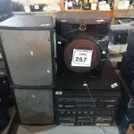 LOTE 257 - 01 APARELHO DE SOM SANYO COM TOCA DISCO. (NO ESTADO) ATENÇÃO! FAZER A VISITAÇÃO ANTES DE ARREMATAR, NÃO SABEMOS SE FUNCIONA. LEILÃO NÃO TEM GARANTIA E NEM DEVOLUÇÃO, SUJEITO A POSSÍVEIS AVARIAS VISÍVEIS/OCULTAS E/OU AUSÊNCIA DE COMPONENTES.