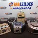 LOTE 270 - 04 RÁDIOS PLAYER E 2 CALCULADORAS MODELOS DIVERSOS. (NO ESTADO) ATENÇÃO! FAZER A VISITAÇÃO ANTES DE ARREMATAR, NÃO SABEMOS SE FUNCIONA. LEILÃO NÃO TEM GARANTIA E NEM DEVOLUÇÃO, SUJEITO A POSSÍVEIS AVARIAS VISÍVEIS/OCULTAS E/OU AUSÊNCIA DE COMPONENTES.