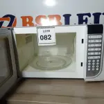LOTE 082 - 01 MICRO-ONDAS ELECTROLUX 220V (MICROWAVE). (NO ESTADO EM QUE SE ENCONTRA. SUJEITO A AVARIAS OCULTAS/VISÍVEIS.) BH1518M