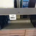 LOTE 393 - 01 ARMÁRIO EM AÇO SUSPENSO. (NO ESTADO EM QUE SE ENCONTRA. SUJEITO A AVARIAS OCULTAS/VISÍVEIS.)