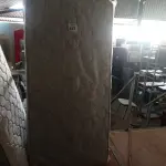 LOTE 423 - 01 BOX TWIN E 01 MATTRESS TWIN. (NO ESTADO EM QUE SE ENCONTRA. SUJEITO A AVARIAS OCULTAS/VISÍVEIS.) AV9528H/ BF8611H
