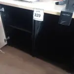 LOTE 329 - 01 RACK EM MADEIRA COM 02 PORTAS. (NO ESTADO EM QUE SE ENCONTRA. SUJEITO A AVARIAS OCULTAS/VISÍVEIS.)