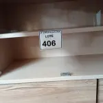 LOTE 406 - 01 ARMÁRIO SUSPENSO EM MADEIRA. (NO ESTADO EM QUE SE ENCONTRA. SUJEITO A AVARIAS OCULTAS/VISÍVEIS.)