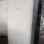 LOTE 418 - 01 MATTRESS TWIN E 01 BOX TWIN. (NO ESTADO EM QUE SE ENCONTRA. SUJEITO A AVARIAS OCULTAS/VISÍVEIS.) BF8513G/ BJ7391M