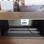 LOTE 389 - 01 ARMÁRIO EM AÇO SUSPENSO. (NO ESTADO EM QUE SE ENCONTRA. SUJEITO A AVARIAS OCULTAS/VISÍVEIS.)
